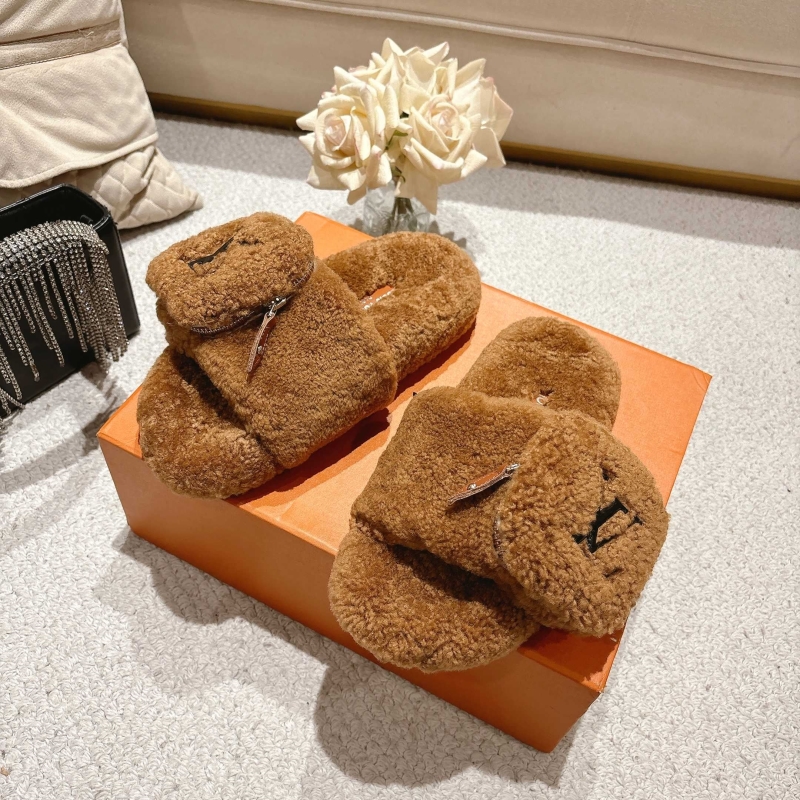 l0vis Vvtt0n slippers